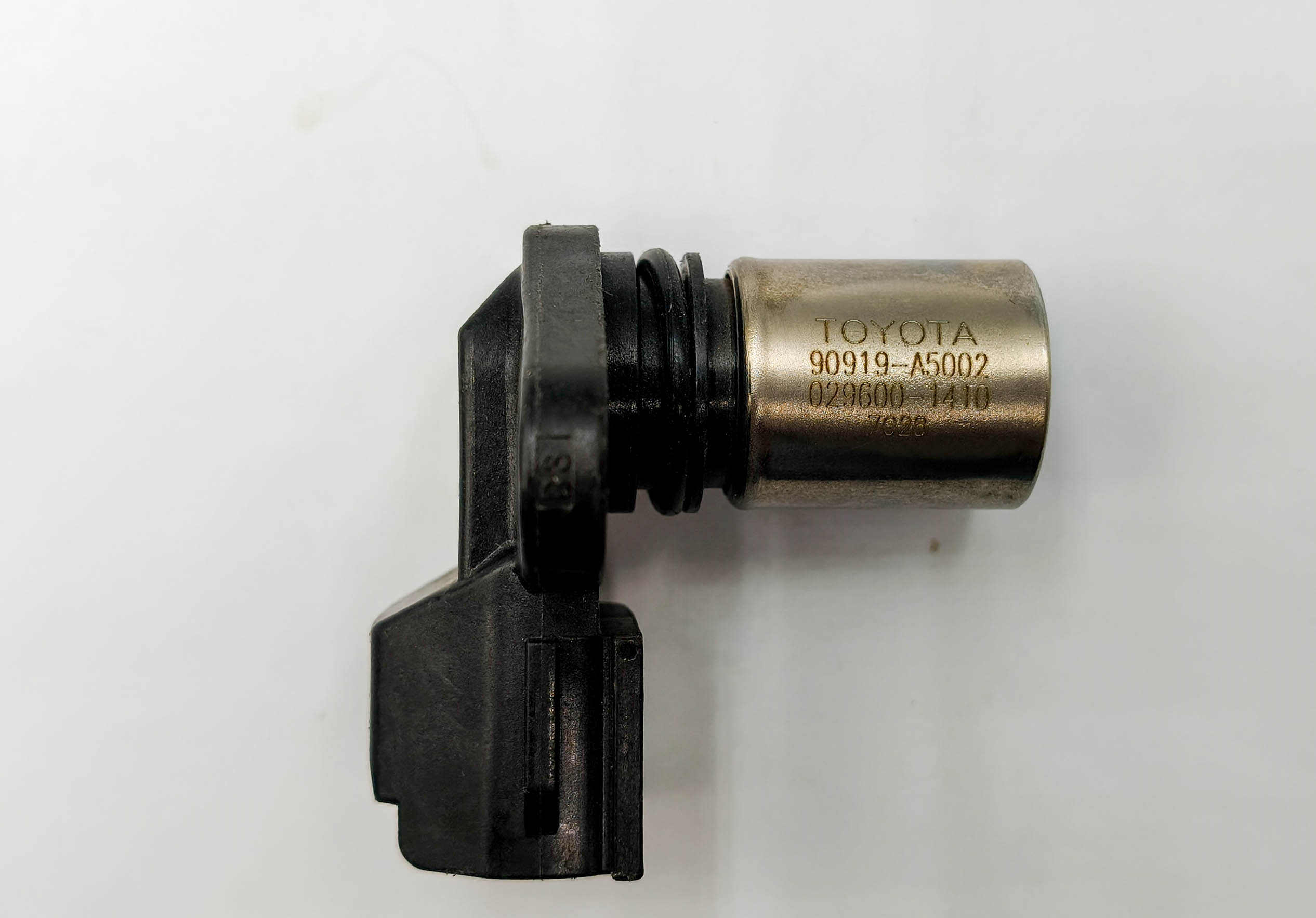 Датчик положения коленвала Toyota 90919A5002 2UZ-FE Датчик положения коленвала Toyota 90919A5002 2UZ-FE