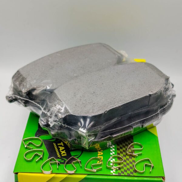 Колодки тормозные передние IXAT X3P0180 Corolla (_E18#) 13-, Auris (NDE180) 12- D2330MH