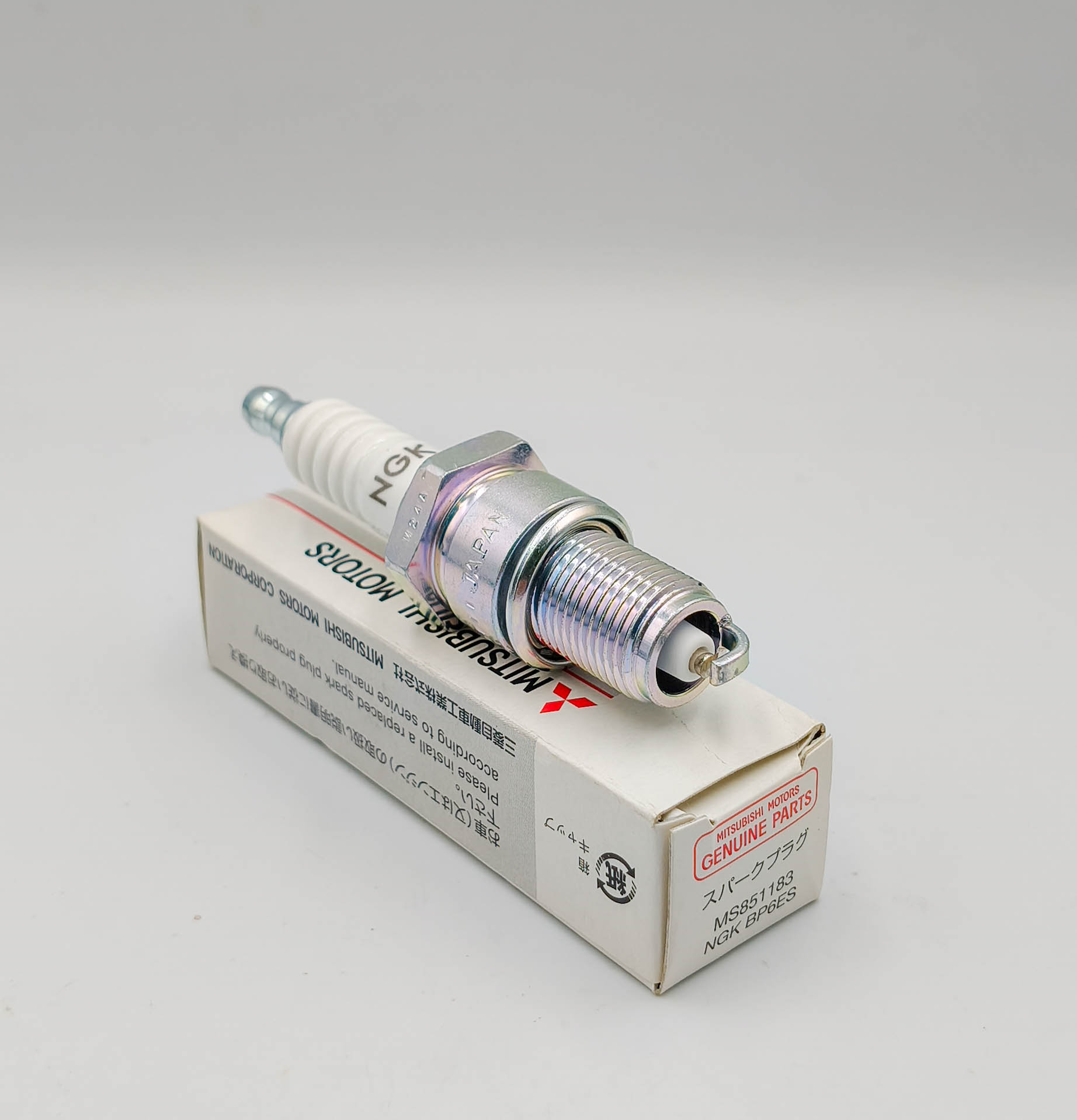 Свеча зажигания Mitsubishi MS851183 BP6ES Свеча зажигания Mitsubishi MS851183 BP6ES