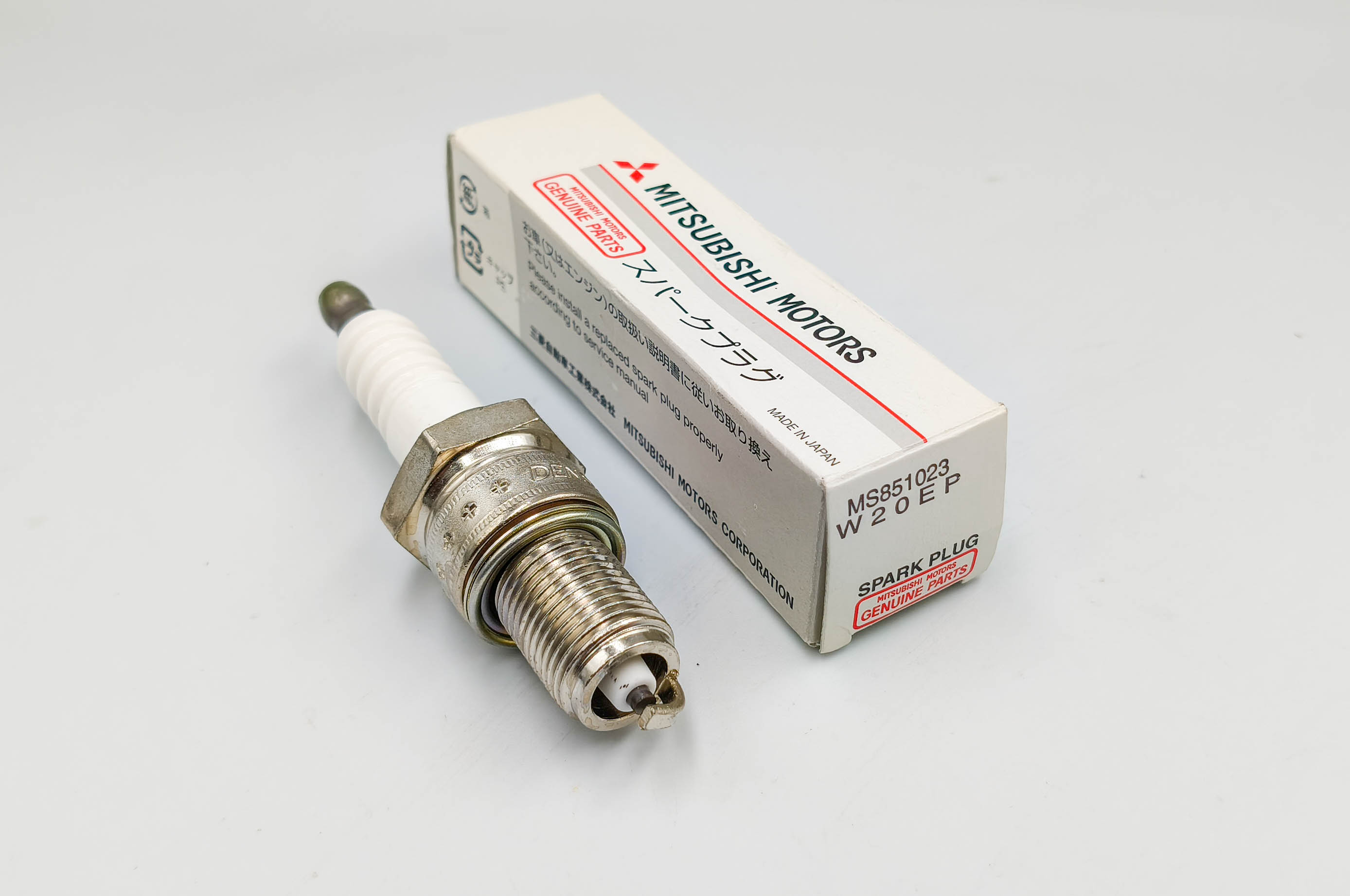 Свеча зажигания Mitsubishi MS851023