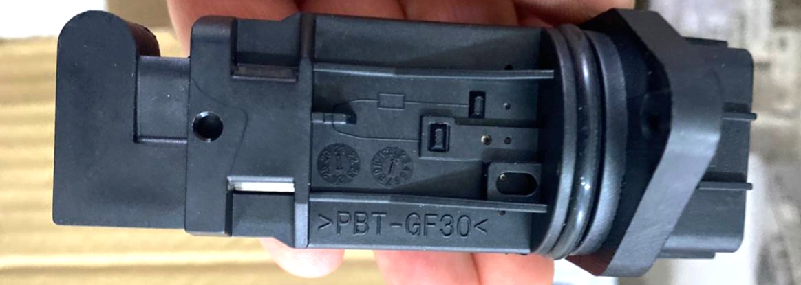 22680-4M500 Датчик расхода воздуха Nissan QG13DE QG15DE QG18DD QG18DE 4 конт