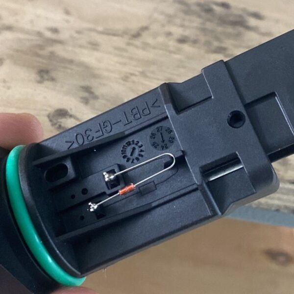 22680-AU300 Датчик расхода воздуха Nissan QG15DE