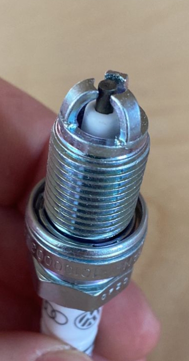 101 000 033 AA Свеча зажигания VAG VW Laser-Platinum 101 000 033 AA Свеча зажигания VAG VW Laser-Platinum